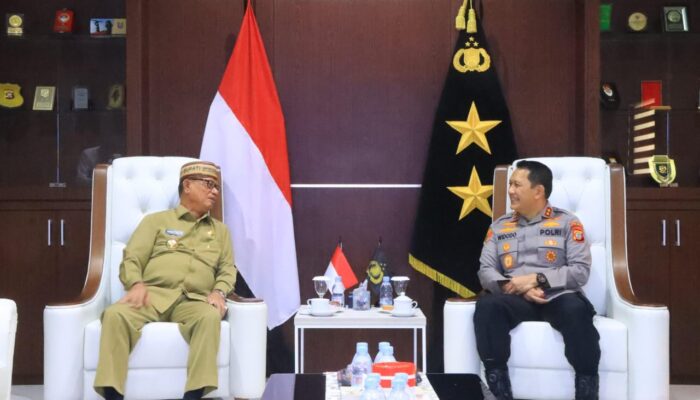 Silaturahmi Kapolda Gorontalo dan Bupati Bone Bolango Teguhkan Sinergitas Pemerintah dan Kepolisian 6 Silaturahmi Kapolda Gorontalo dan Bupati Bone Bolango Teguhkan Sinergitas Pemerintah dan Kepolisian
