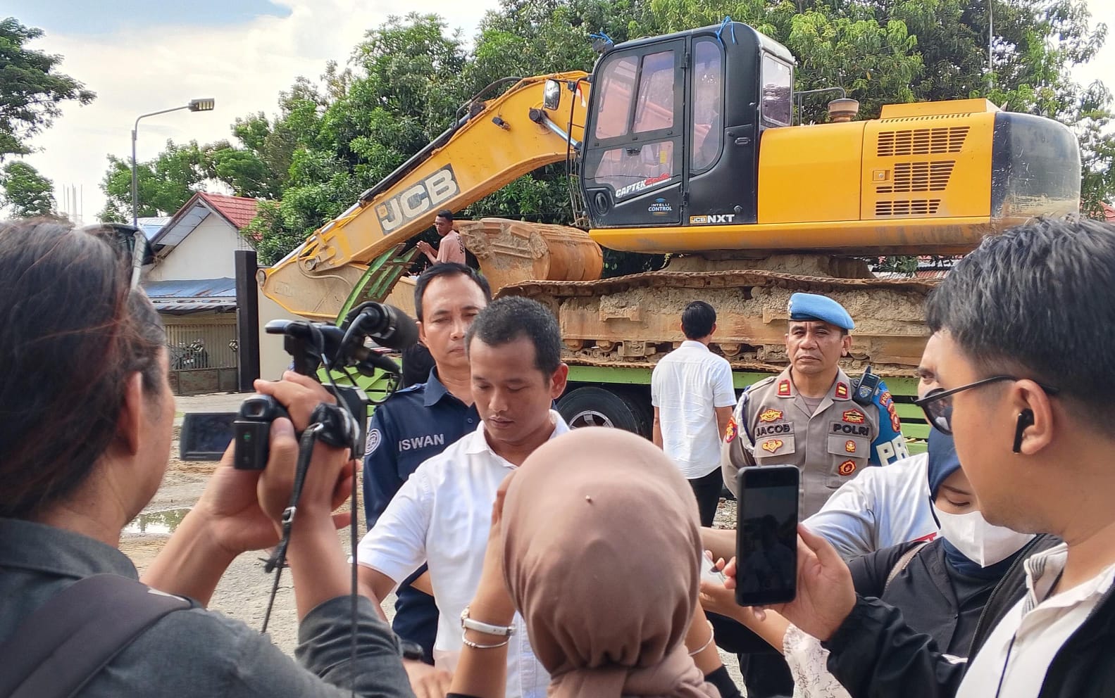Kasus PETI Pohuwato Masuk Tahap II, Ditreskrimsus Polda Gorontalo Serahkan Tersangka ke Kejaksaan. (Foto: Humas Polda Gorontalo)