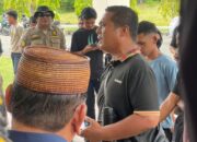 APGUM Gugat Sistem Retribusi yang Dinilai Tak Berpihak pada Rakyat 9 Indra Rohandi Parinding, Koordinator APGUM, di sela orasi di depan Gedung DPRD Gorut. (Foto: GoTimes)