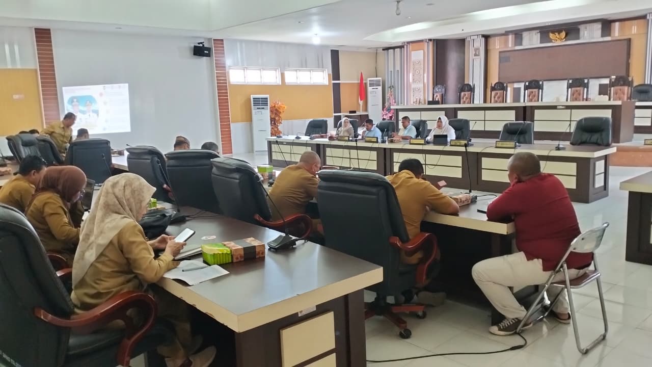 Rapat Panitia Khusus RPJMD 2025–2026 di Kantor DPRD Gorut, Senin, (24-11). (Foto: Dani Baderan)