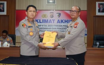 Kapolda Gorontalo Resmi Tutup Kegiatan Taklimat Akhir Pengawasan Kinerja Polda 5 Kapolda Gorontalo Resmi Tutup Kegiatan Taklimat Akhir Pengawasan Kinerja Polda. (Foto: Humas Polda Gorontalo)