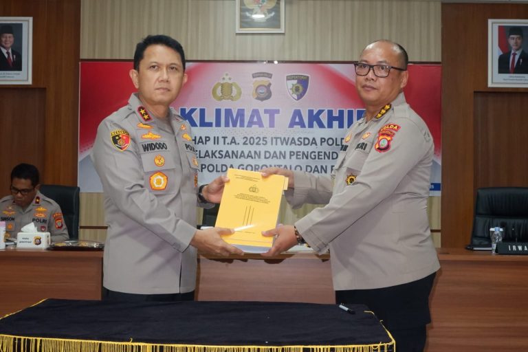 Kapolda Gorontalo Resmi Tutup Kegiatan Taklimat Akhir Pengawasan Kinerja Polda. (Foto: Humas Polda Gorontalo)