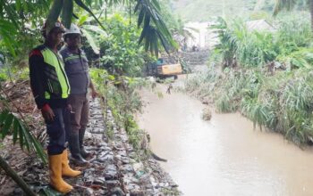 HTI Group Bantu Normalisasi Sungai Tudi untuk Cegah Banjir di Kecamatan Monano 3 HTI Group Bantu Normalisasi Sungai Tudi untuk Cegah Banjir di Kecamatan Monano. (Foto: Humas HTI Group)