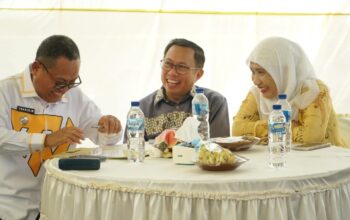 Prof. Yeheskiel Tiranda: Koperasi Cahaya Tambang Gorut Disiapkan Jadi Pilot Project Nasional 6 Bupati Gorontalo Utara, Thariq Modanggu (Kiri), Prof.DR.Yeheskiel M.Tiranda (Tengah), Andi Nurpati Mantan Ketua KPU RI (Kanan) pada acara peresmian Koperasi Cahaya Tambang Gorontalo Utara. (Foto: Humas Pemda Gorut)