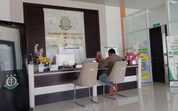 Efendi Dali Sambangi Kejati Gorontalo untuk Konsultasikan Perkara BKAD 4 Efendi Dali Sambangi Kejati Gorontalo untuk Konsultasikan Perkara BKAD. (Foto: GoTimes/Febri)