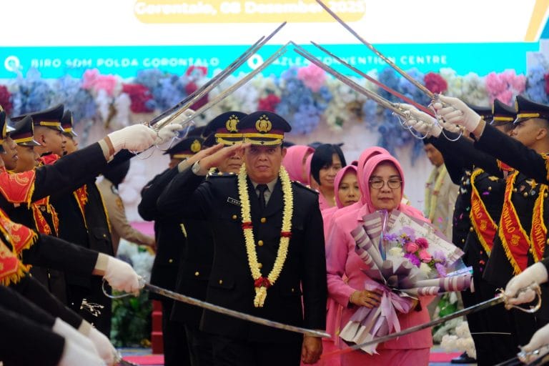 Kapolda Gorontalo Pimpin Upacara Pedang Pora Wisuda Purna Bakti Polri T.A. 2025. (Foto: Humas Polda Gorontalo)