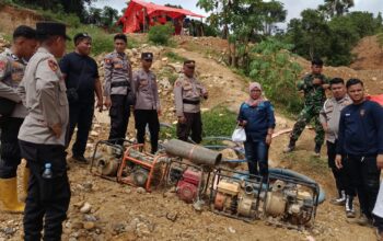 Forkopimda Pohuwato Solid Tertibkan PETI 3 Forkopimda Pohuwato Solid Tertibkan PETI. (Foto: Humas Polres Pohuwato)