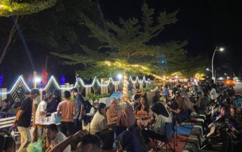 Para pelaku UMKM yang berjualan didepan Kantor Bupati Gorut. (Foto: Dani Baderan)