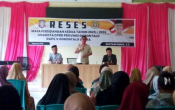 Anggota DPRD Provinsi Gorontalo, Gustam Ismail pada saat reses di desa Motilango, Kecamatan Anggrek. (Foto: Febri/Gotimes.id)