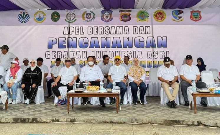 Wabup Nurjana Serukan Komitmen Bersama Sukseskan Gerakan Indonesia ASRI 1 Wabup Nurjana Serukan Komitmen Bersama Sukseskan Gerakan Indonesia ASRI. (Foto: Humas Pemda Gorut)
