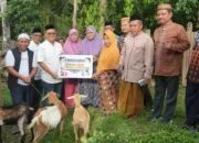 Bupati Gorontalo Utara Salurkan Bantuan Ternak Program G2-10 Plus pada Safari Ramadhan Atinggola 13 Bupati Gorontalo Utara Salurkan Bantuan Ternak Program G2-10 Plus pada Safari Ramadhan Atinggola. (Foto: Humas Pemda Gorut)