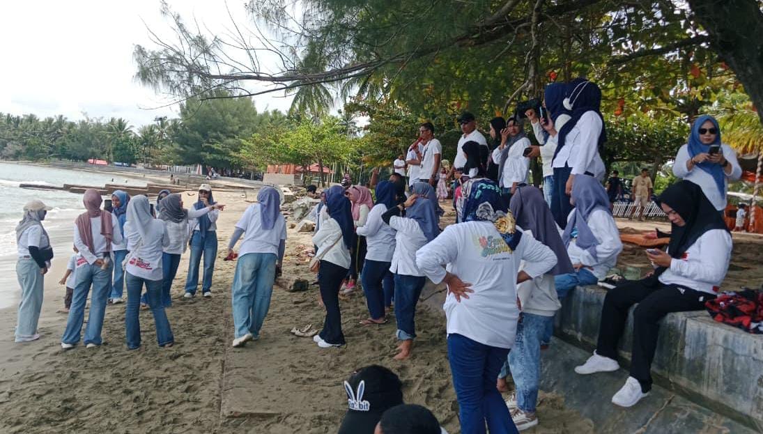 Pererat Kebersamaan, DPRD Gorut dan Sekretariat Family Gathering di Monano. (Foto: Sekretariat DPRD)