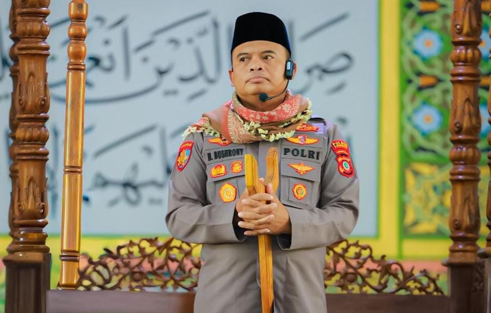 Kapolres Pohuwato Jadi Khatib Jumat, Ajak Jamaah Renungi Hakikat Hidup. (Foto: Humas Polres Pohuwato)