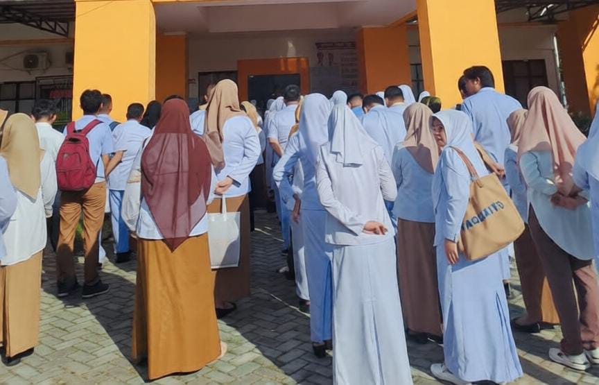 Tenaga Kontrak RSUD dr. Zainal Umar Sidiki Ikuti Apel Perdana, Ditekankan Profesionalisme dan Disiplin. (Foto: Humas RSUD ZUS)