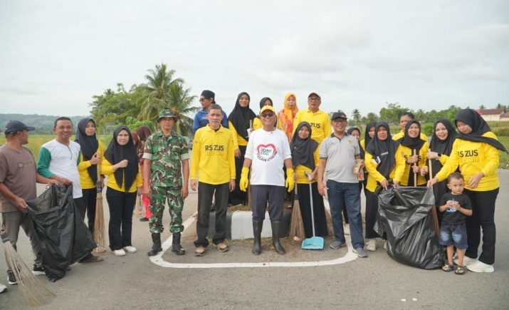 Direktur RSUD Zainal Umar Sidiki Turun Langsung di Grebek Sampah Bersama Bupati Thariq Modanggu. (Foto: RSUD ZUS)
